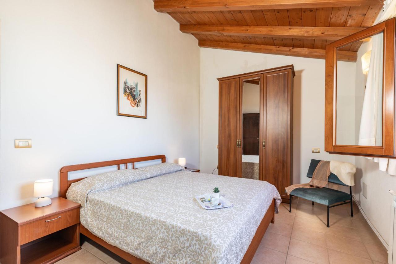Апартаменты Casa Orfea Санта-Мария-Наварезе Экстерьер фото